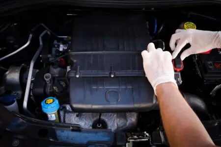 Mechanic,Checks,Auto,Electronic,Control,Unit,,Ecu